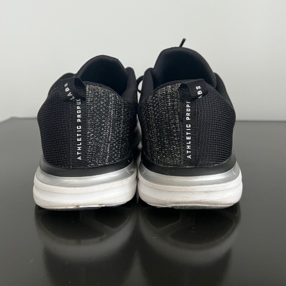 APL Women's TechLoom Pro Running Shoe - Size 8 - Picture 4 of 5